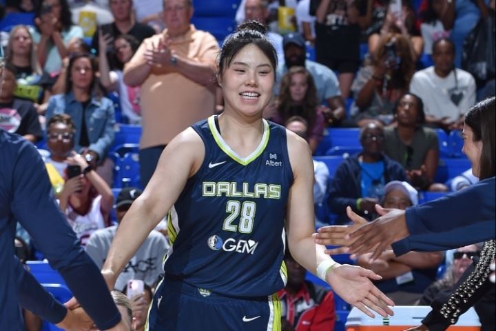 三分2中2!李月汝交易后首战老东家拿到8分10板 助飞翼轻取风暴