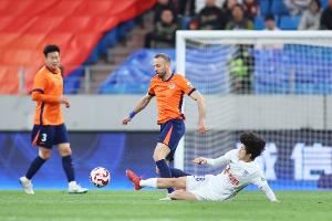 李霄鹏:足协杯受伤的萨里奇、孙正傲分别休养四周和两周