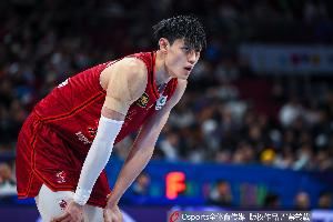  苏群：曾凡博语言沟通不成问题 但外线&4号位竞争压力非常大